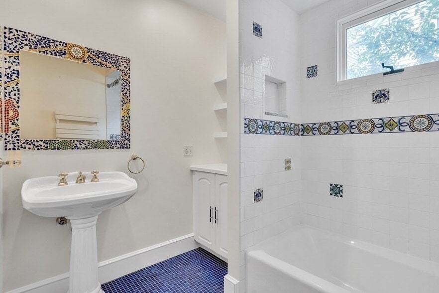 Building Photo - 9 Victoria St