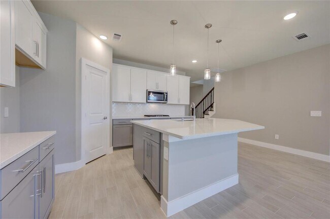 Building Photo - 1709 Summerlyn Ter Dr