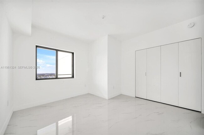 Building Photo - 700 NE 24th St