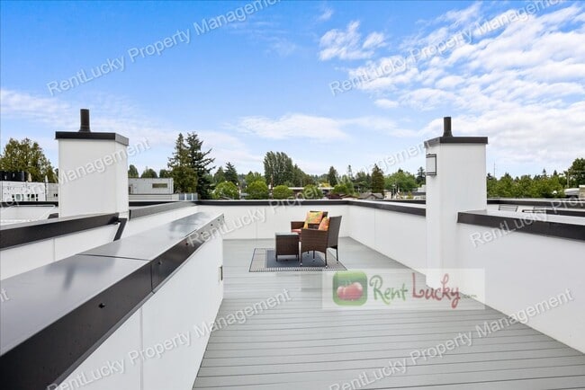 Building Photo - Like-New 2-Bedroom Townhome in Seattle w/R...