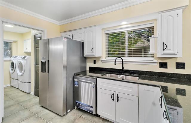 Building Photo - 2722 Stoneridge Dr