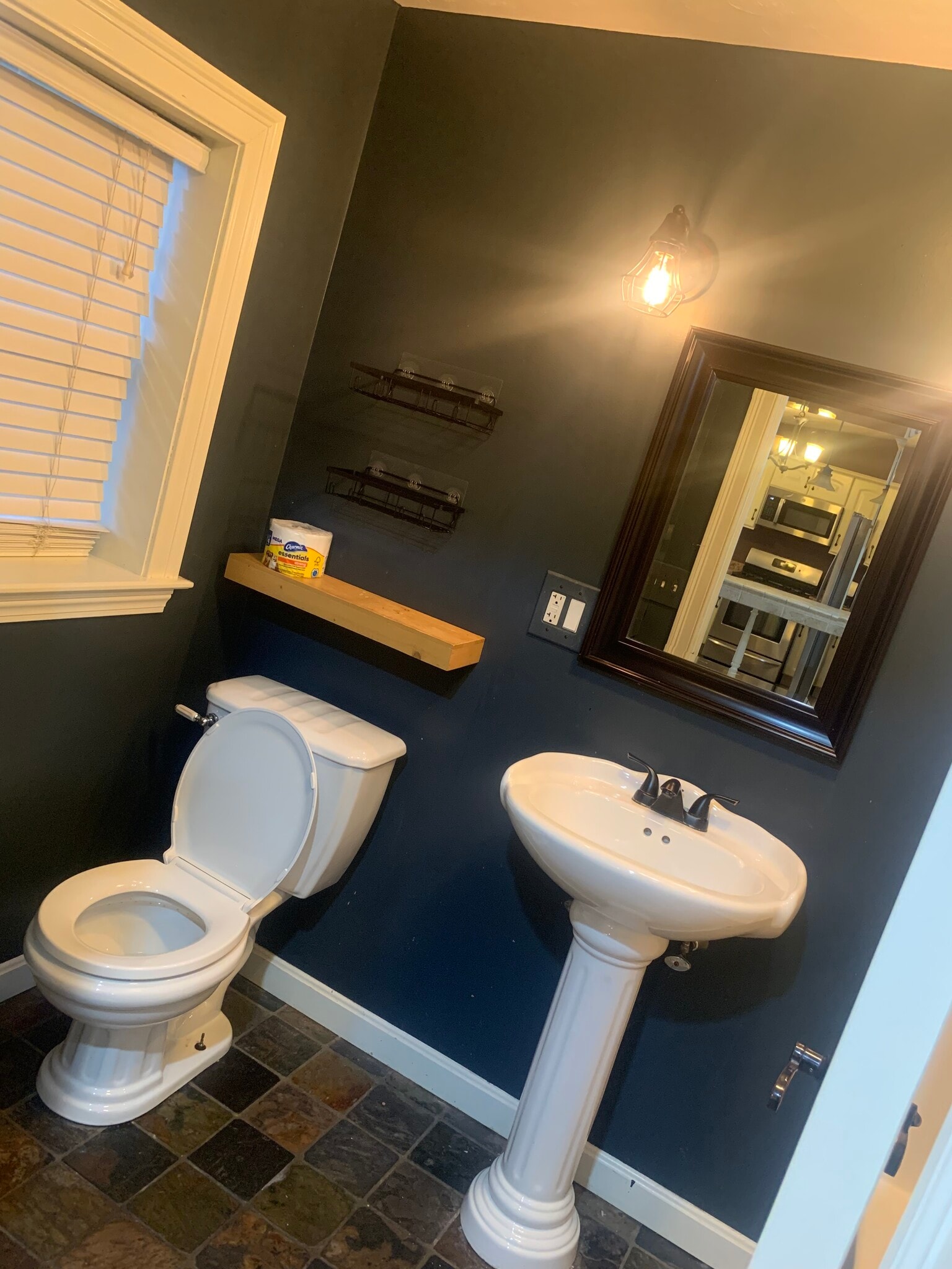 Full bathroom - 396 Washington St