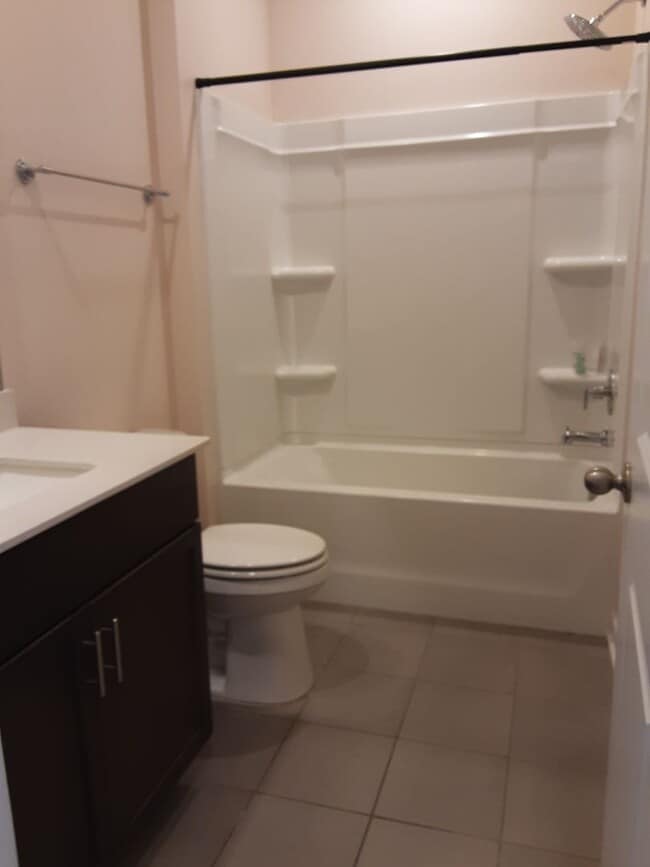 Building Photo - Don't miss out on this beautiful 5 Bedroom...