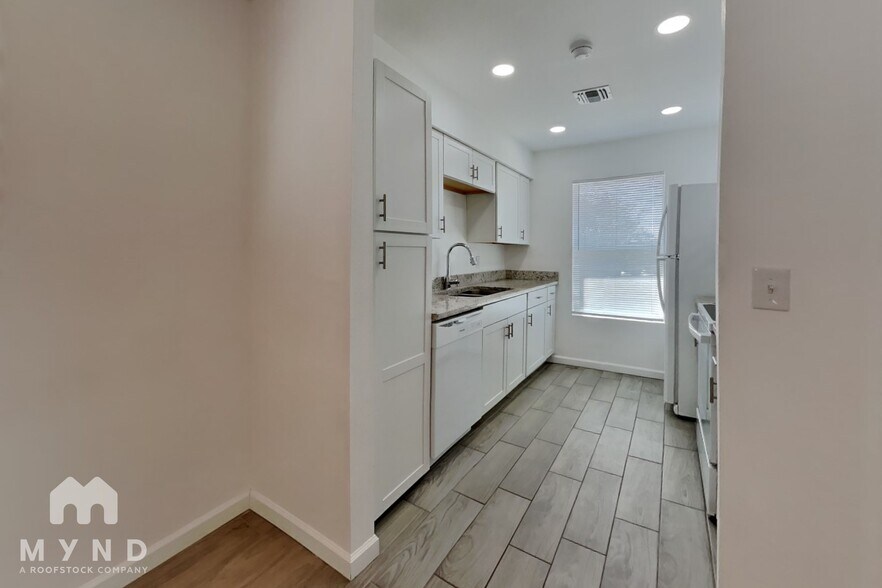 Building Photo - 6657 W Ocotillo Rd