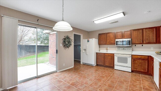 Building Photo - "Charming 3-Bedroom Home with 2 Full Baths in New Braunfels – 1,425 Sq Ft of Comfort on Cherokee ...