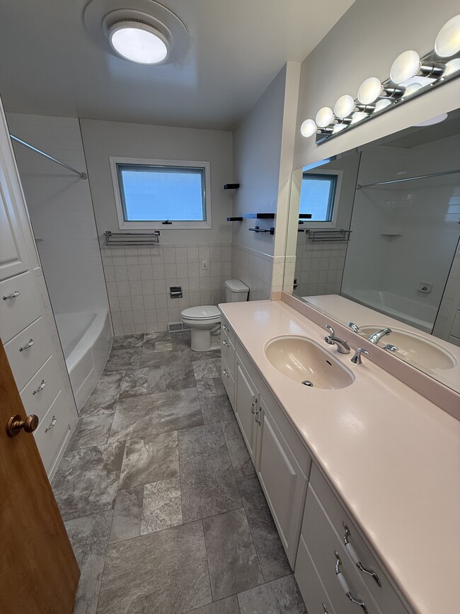 Building Photo - 3201 7th Ave S