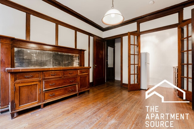 Building Photo - 2426 N Sawyer Ave