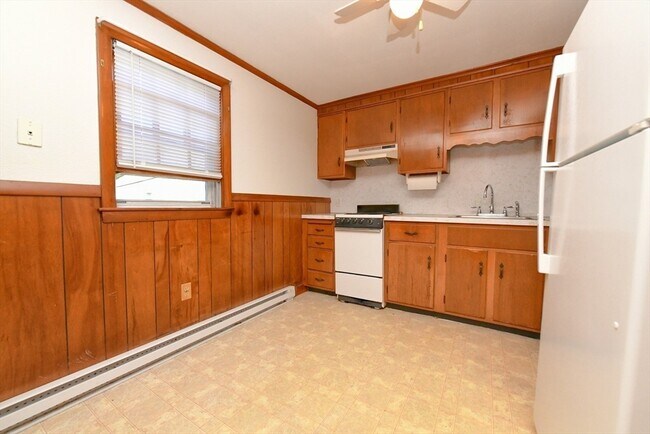 Building Photo - 65 Pleasant St