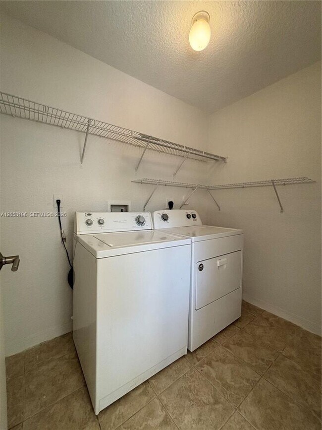 Building Photo - 4931 N Harbor Isles Dr