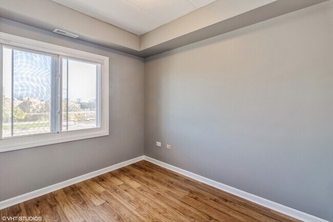 Building Photo - 2932 S Wentworth Ave