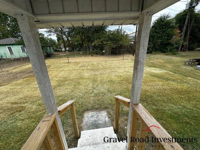 Building Photo - For Rent: Newly Remodeled 3 Bedroom / 1 Bath Home