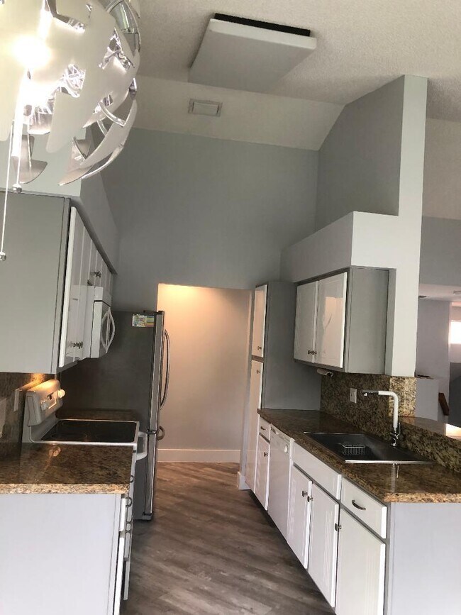 Building Photo - 9322 NW 9th Pl