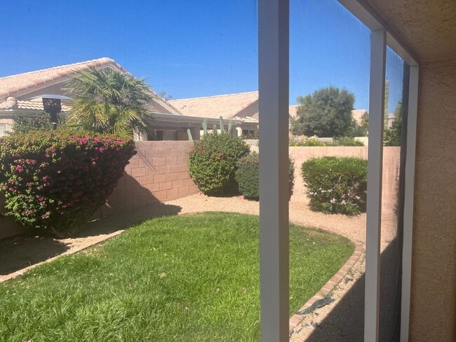 Building Photo - 55+ 2 Bed 2 bath home!