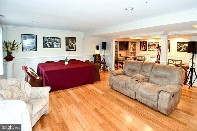 Building Photo - 9401 Hickory View Pl