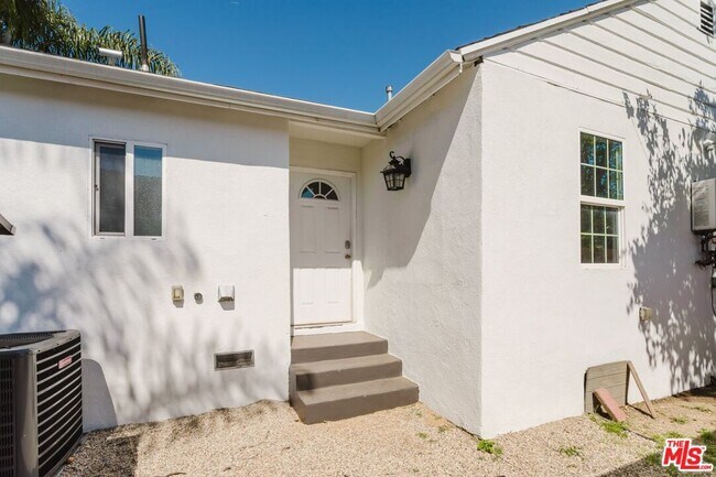 Building Photo - 6712 Cedros Ave