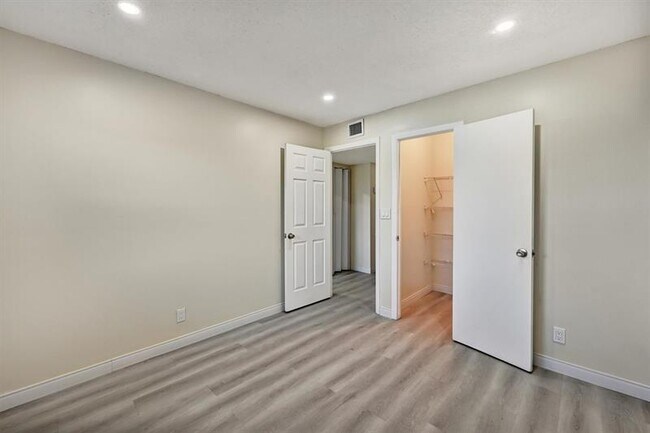 Building Photo - 3336 Quail Close