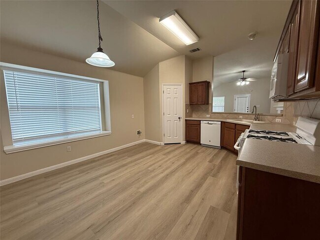 Building Photo - 125 Ashwood S