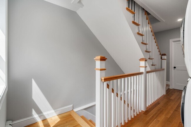 Building Photo - 510 Medford St