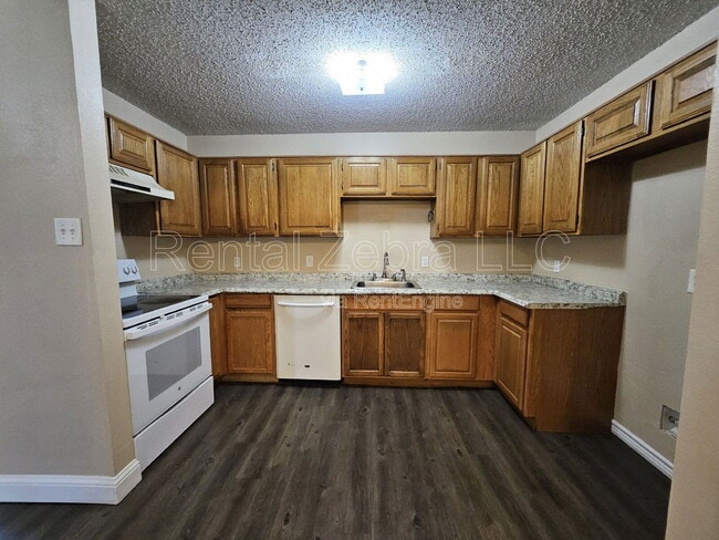 Building Photo - 1405 Paintbrush St