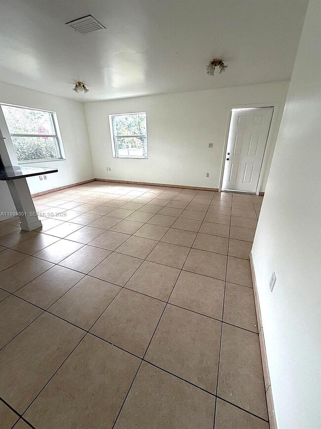 Building Photo - 14140 NE 2nd Ct