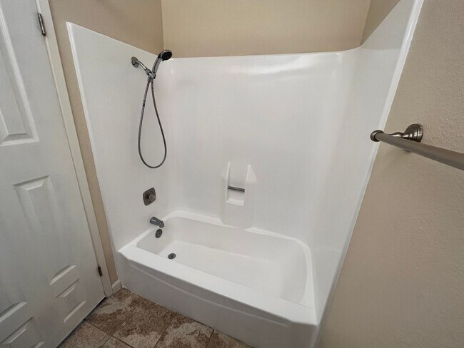 Building Photo - Large Mission Valley Condo