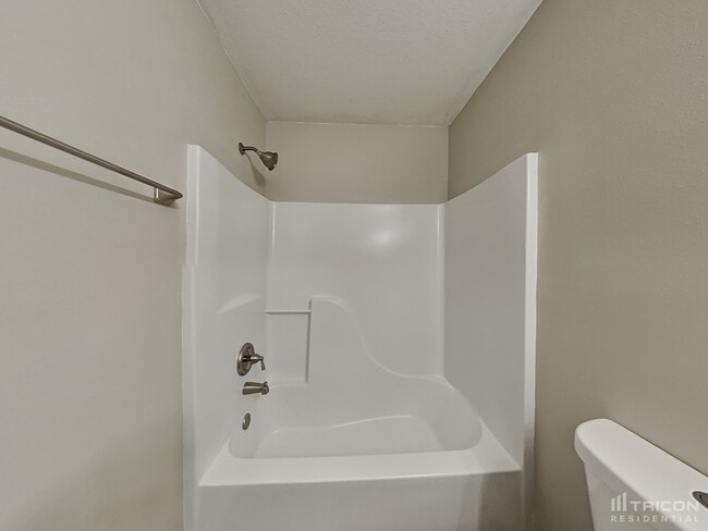 Building Photo - 5 Avis Ct
