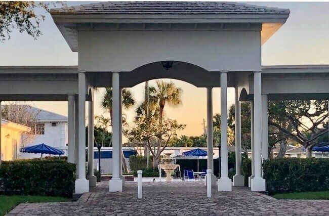 Building Photo - 2151 NE 68th St