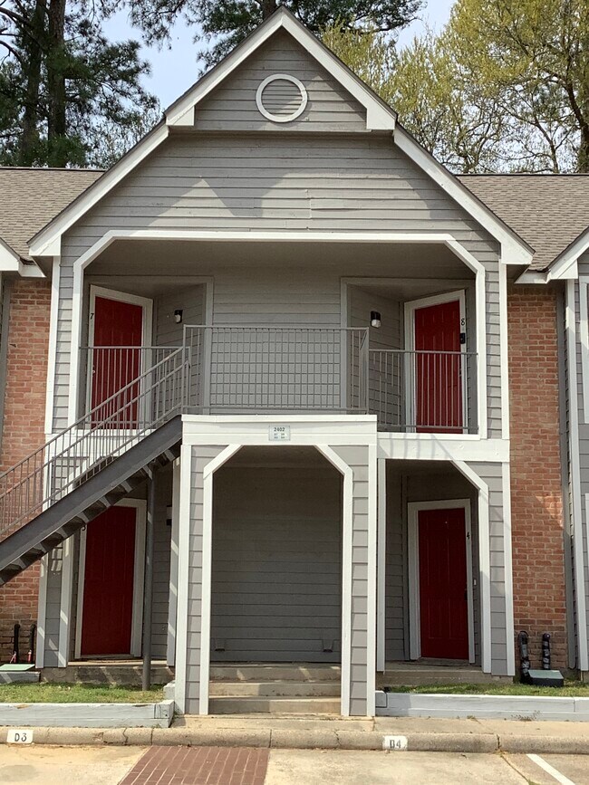 Building Photo - 2402 Sycamore Ave