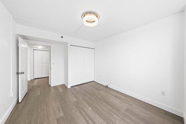 Building Photo - 20 2nd St