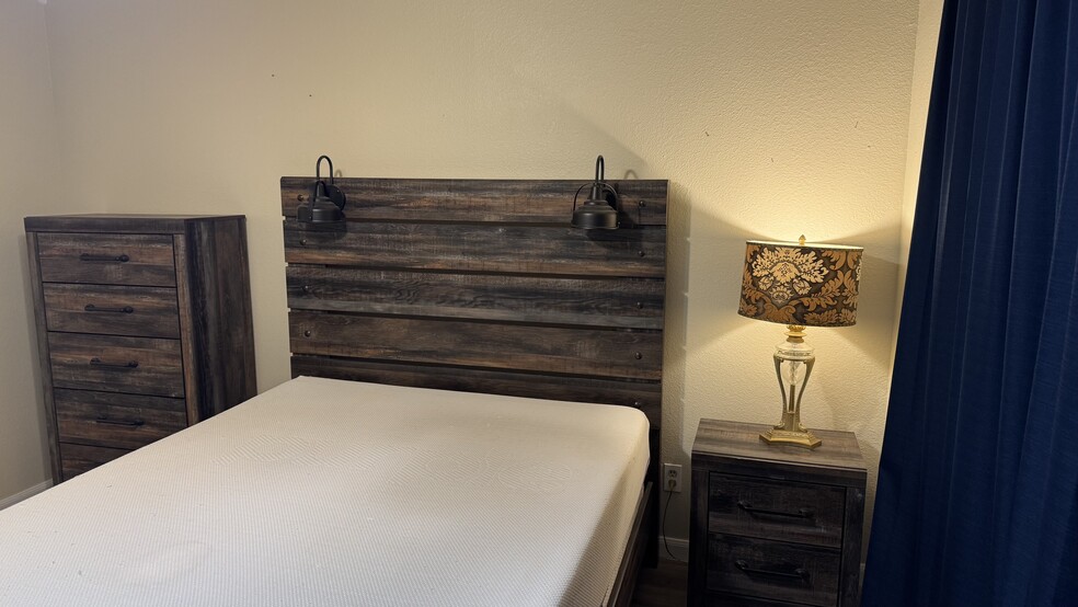 Master Bedroom (5) - 356 W Harwood Rd