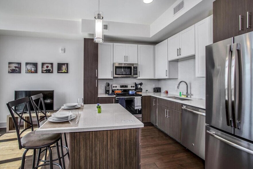 Building Photo - 6800 Main St