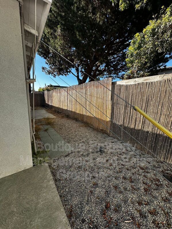 Building Photo - 2285 Santa Ana Ave