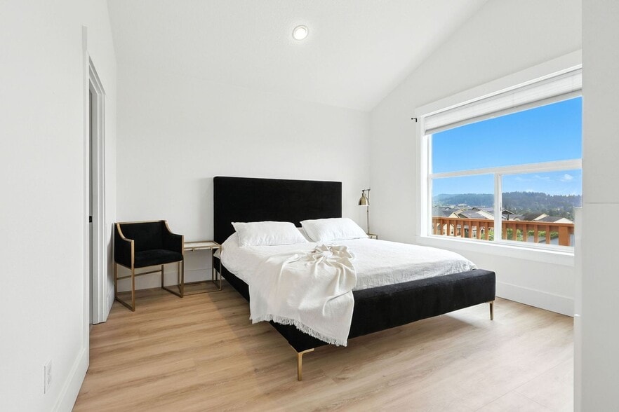 Building Photo - 15004 SE Shaunte Ln