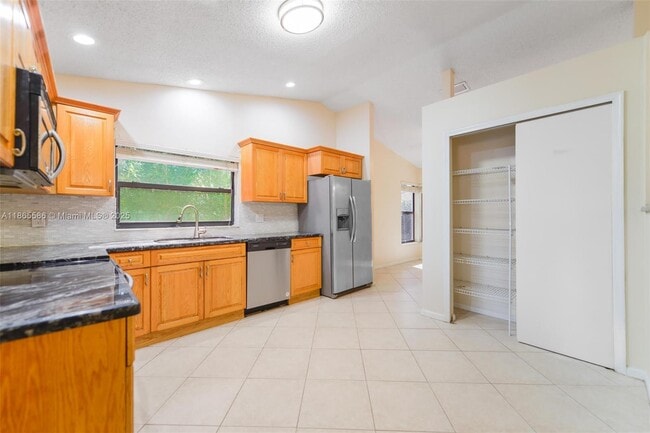 Building Photo - 2532 NW 87th Dr