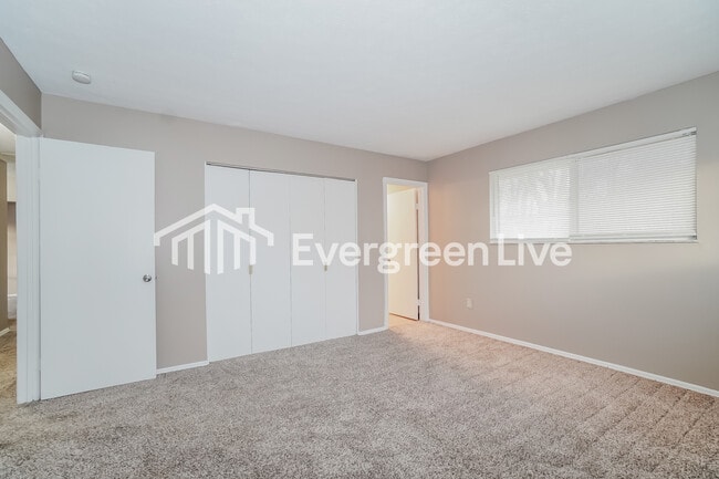 Building Photo - 672 Liberty Ln