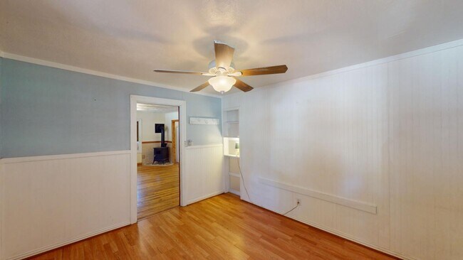 Building Photo - 605 Encino St