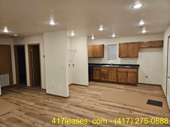 Building Photo - 2320 N Taylor Ave