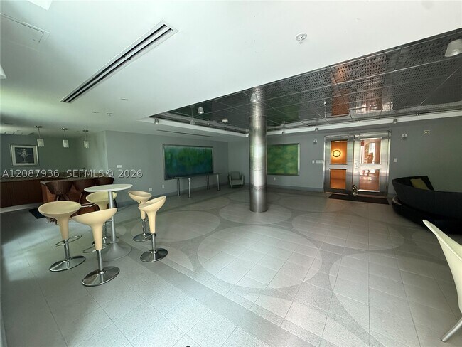 Building Photo - 110 Washington 2614
