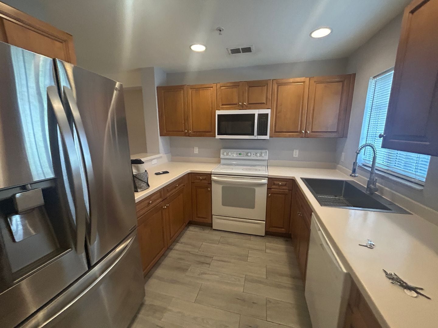 Building Photo - Coming Mid July 2/2.5 Townhome - Villages of Stoney Brook