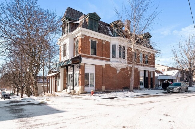 Building Photo - 223 Bates Ave