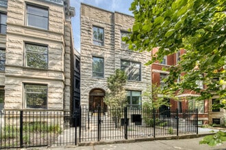 Building Photo - 902 W Newport Ave