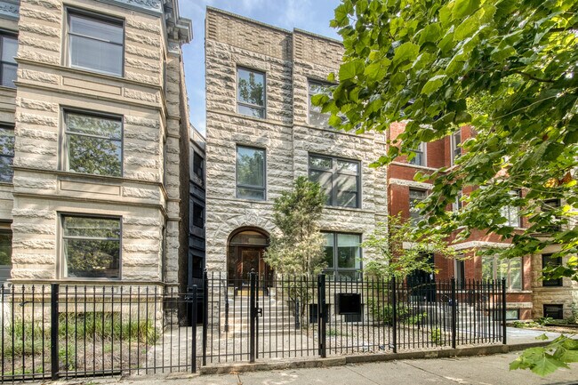 Primary Photo - 902 W Newport Ave