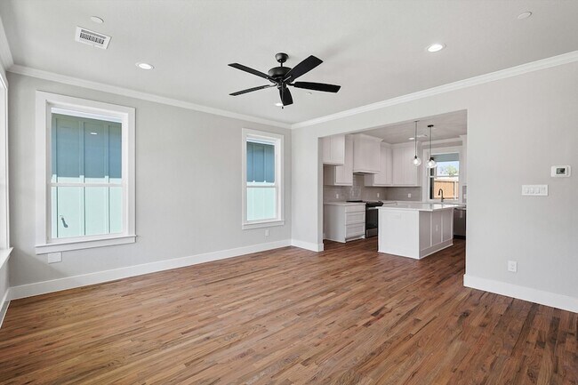 Building Photo - 514 Woodside Trl