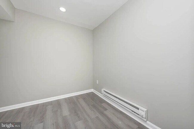 Building Photo - 3300 Ravenwood Ave