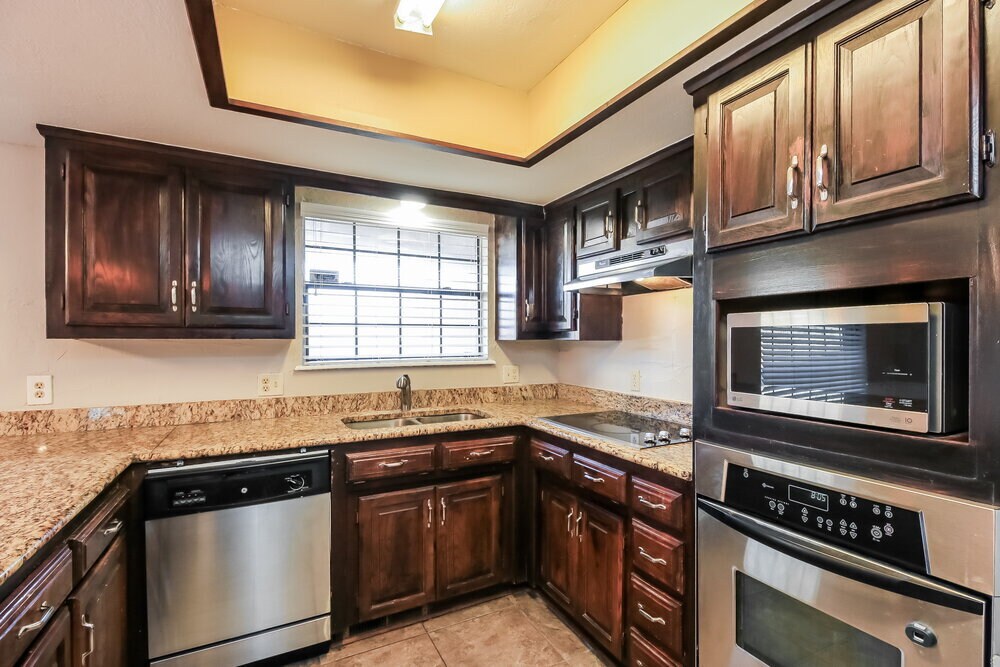 Building Photo - 2917 Greenfield Dr