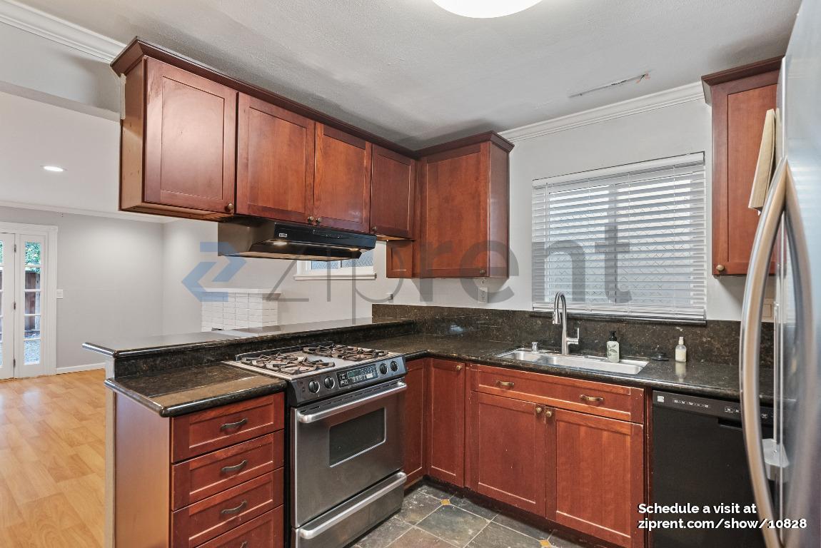 Building Photo - 1861 Briarwood Dr