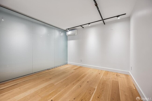 Building Photo - 1875 Mission St