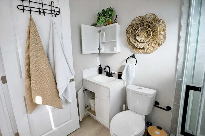 Building Photo - 148 E Rosslynn Ave