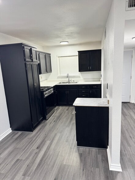 Building Photo - 821 Vernon Ct