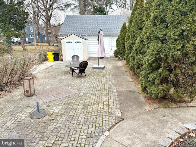 Building Photo - 3330 E Hollywood Cir